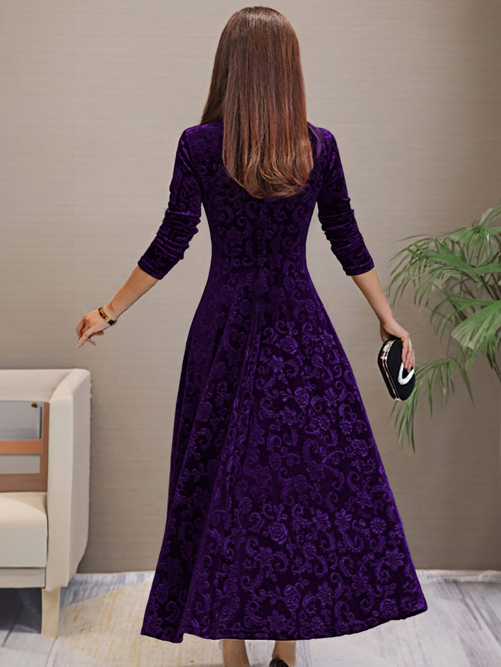 Evelyn - Luxurious Velvet Dress